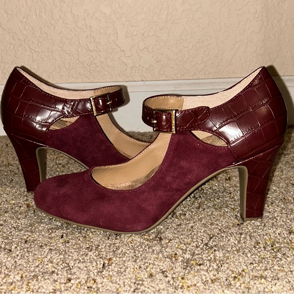 ***SOLD*** NWOT Giani Bernini Burgundy Mary Jane Heels